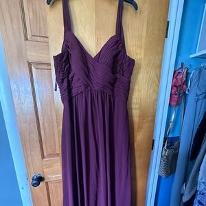 bridemaid dress color maroon